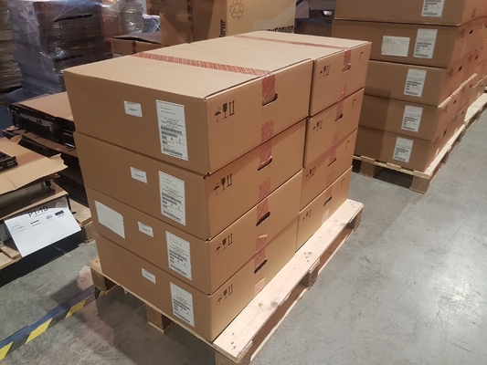24 cổng hoạt động Bộ chuyển mạch SAN thổ cẩm BR-G620-24-32G-R với 24 chiếc 32GB SFP