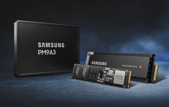 Samsung PM9A3 7.68TB PCIe 4.0 NVMe Enterprise SSD với 6900MB/s U.2 Form Factor